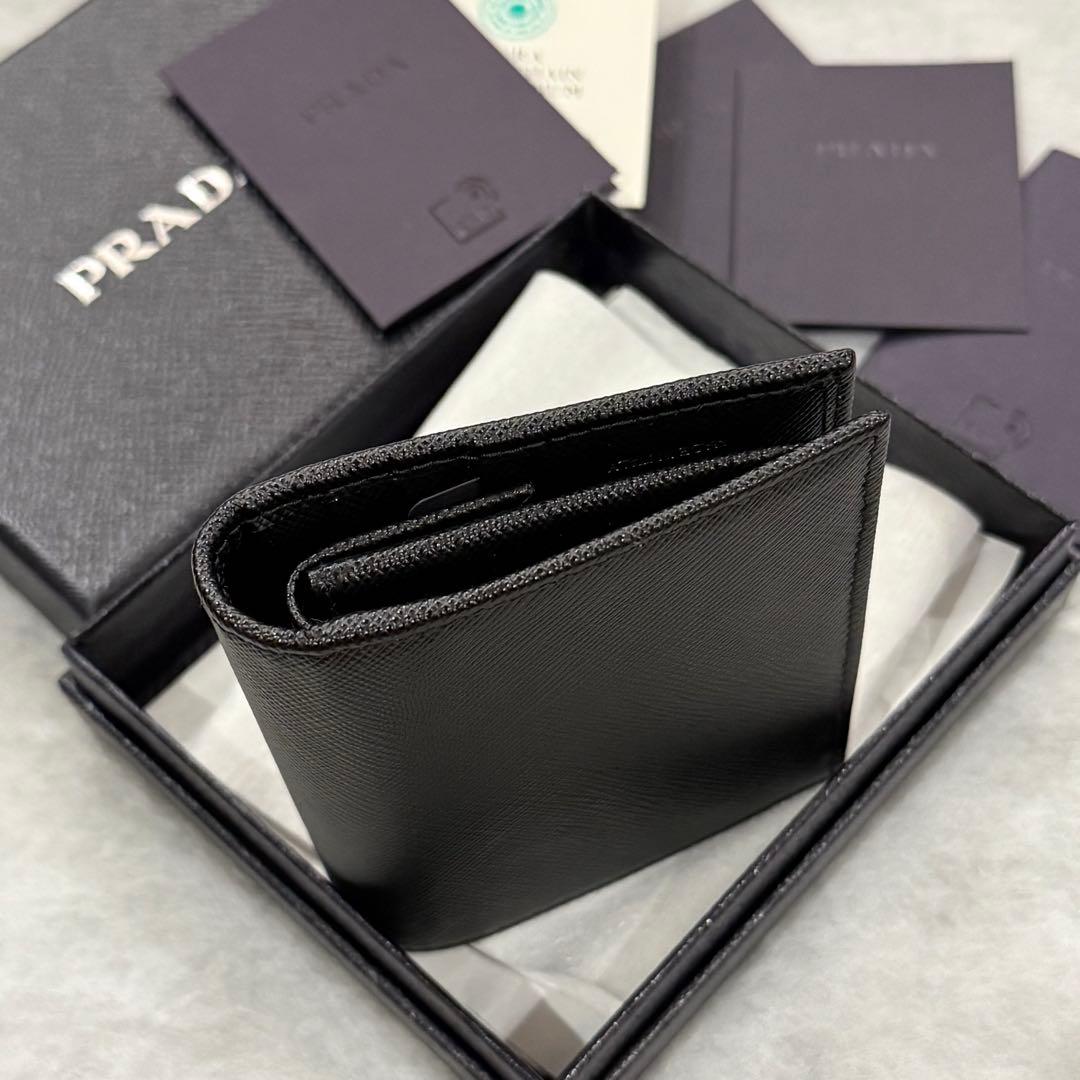 ⭐️新品未使用⭐️　PRADA サフィアーノ　三角ロゴ　二つ折り財布　ブラック