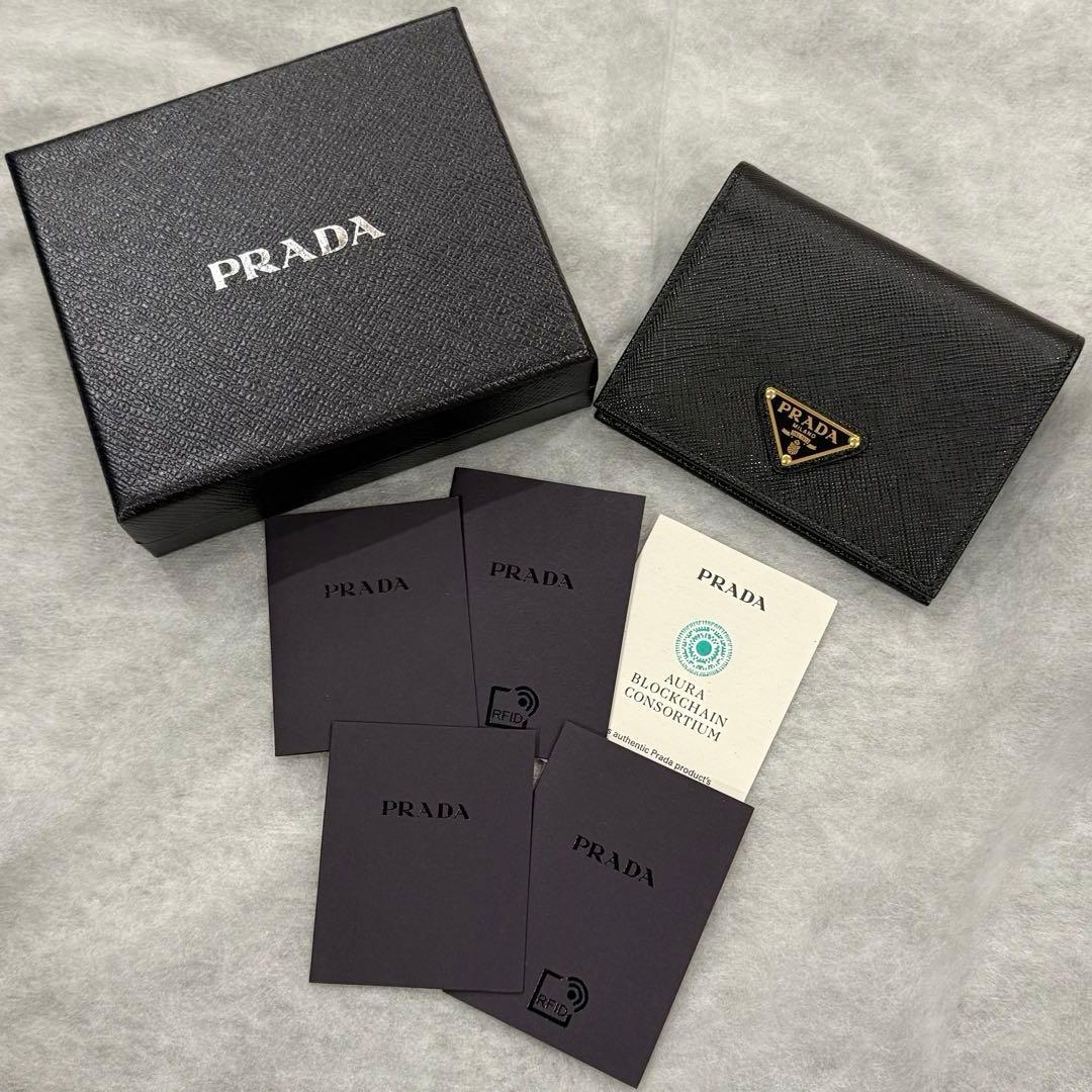 ⭐️新品未使用⭐️　PRADA サフィアーノ　三角ロゴ　二つ折り財布　ブラック