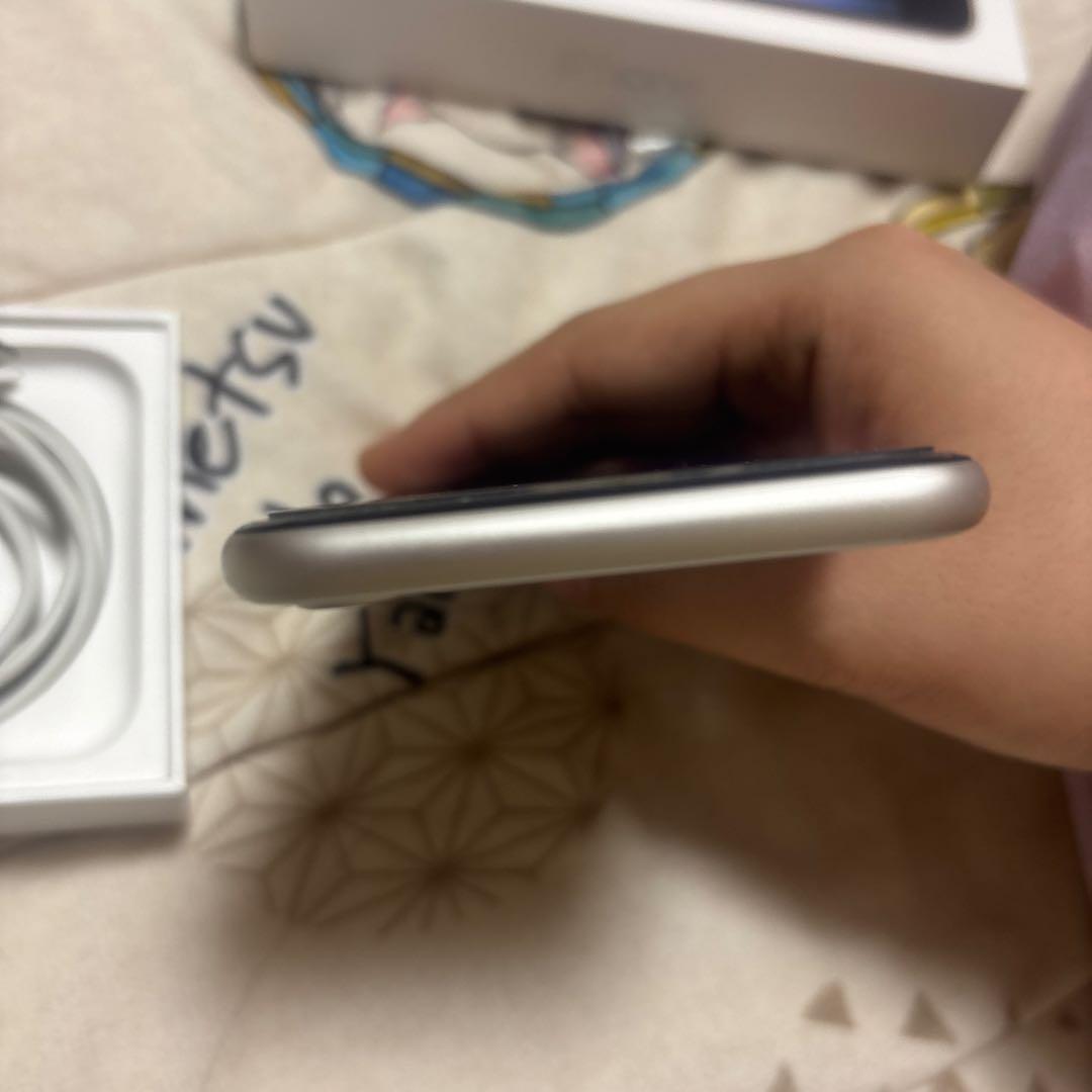 動作確認済みiPhone SE 第3世代 64GB SIMフリー 付属品完備美品