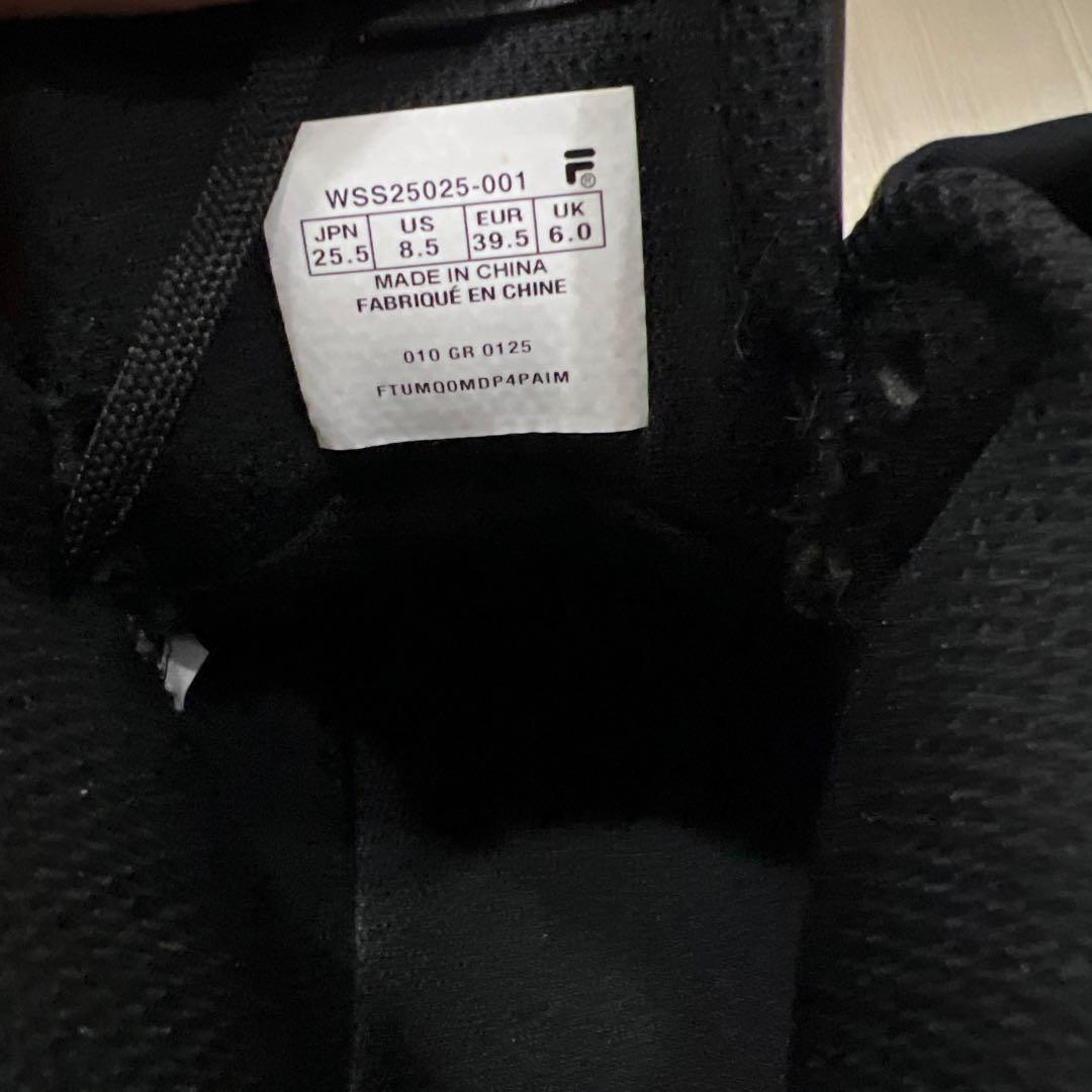 ゆ*こ様 FILA ブラック 厚底ハイカットスニーカー　ディプラスター2