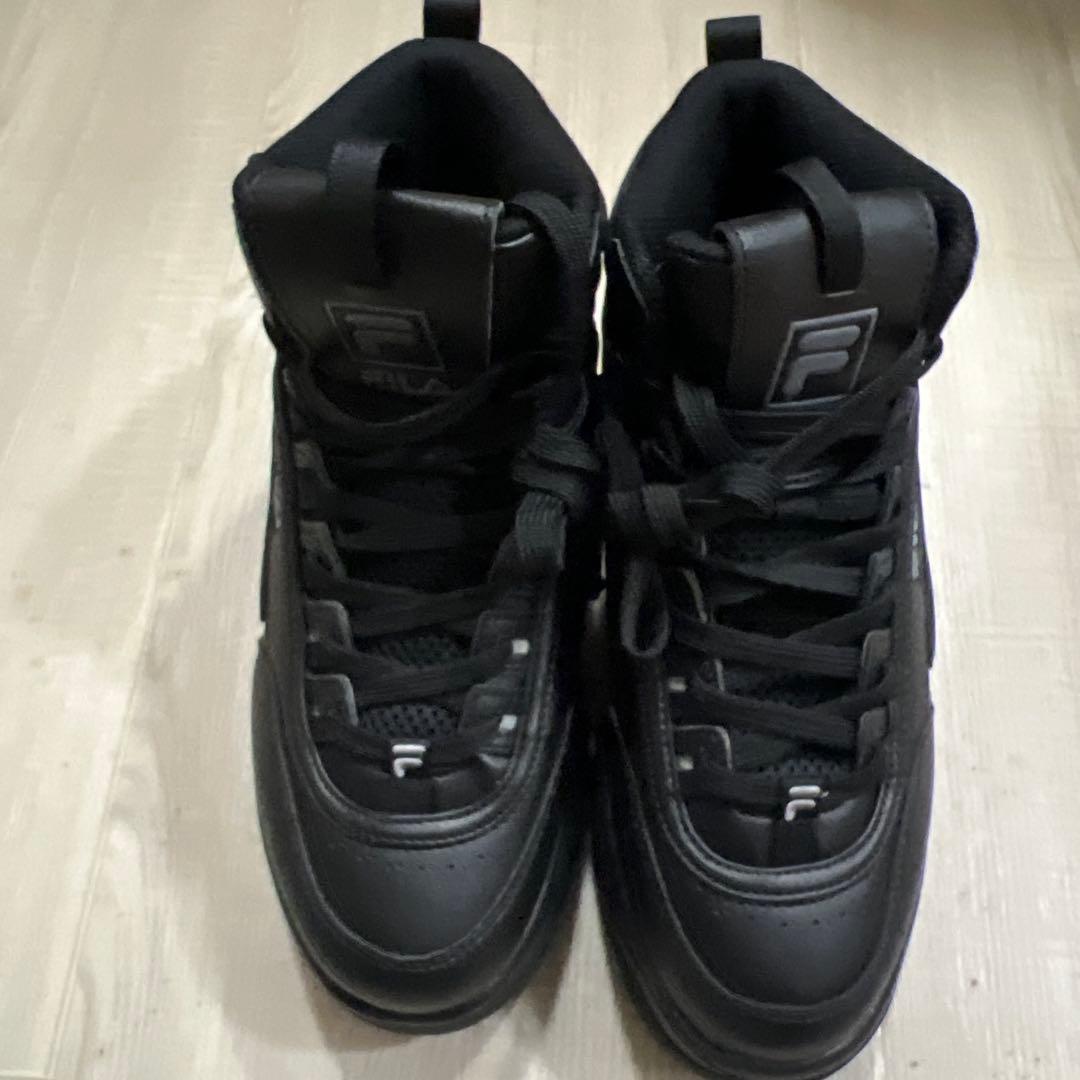 ゆ*こ様 FILA ブラック 厚底ハイカットスニーカー　ディプラスター2
