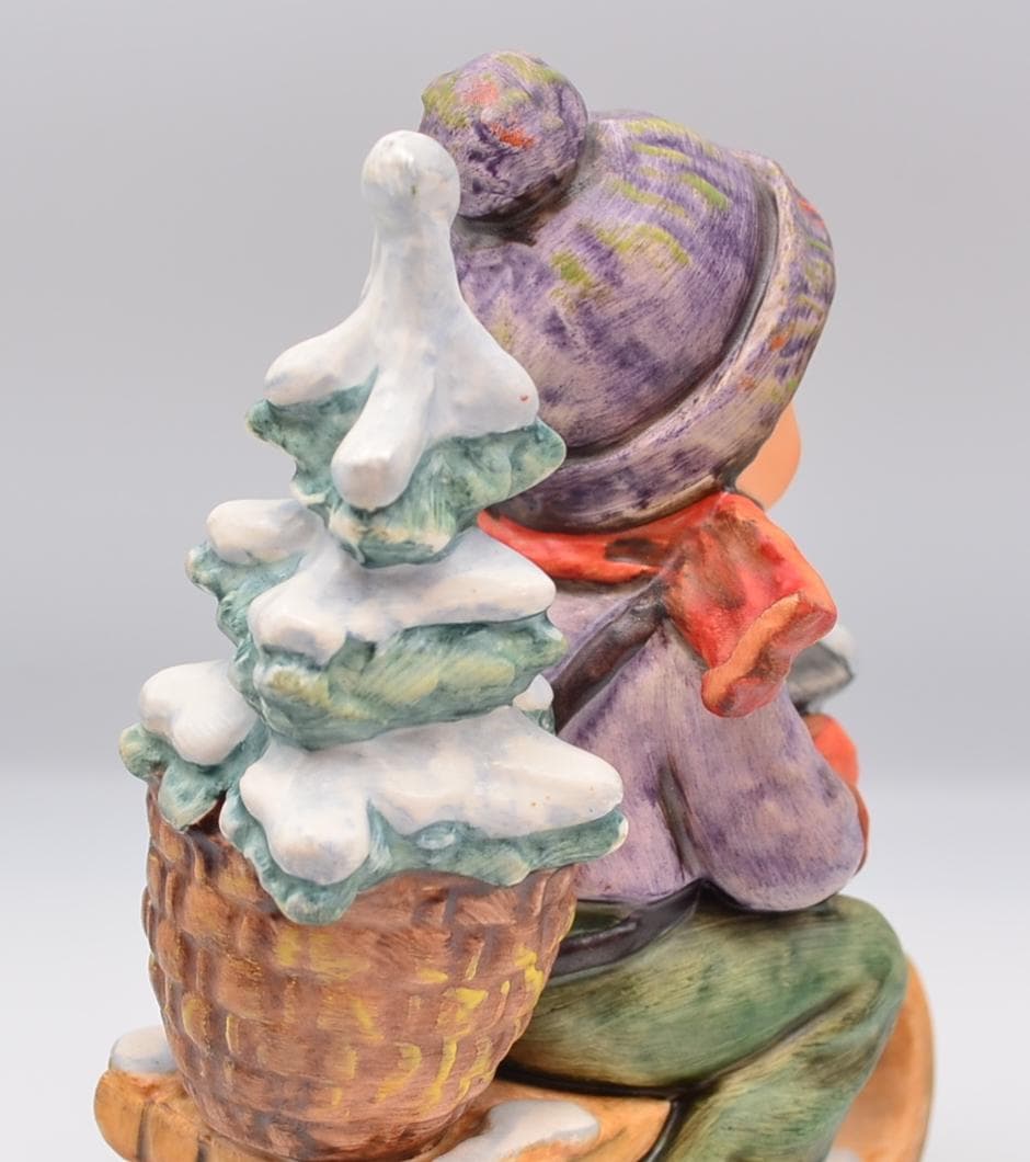 クリスマスに乗る　＃396　No.8　★フンメル人形　台付き　ご成約済み