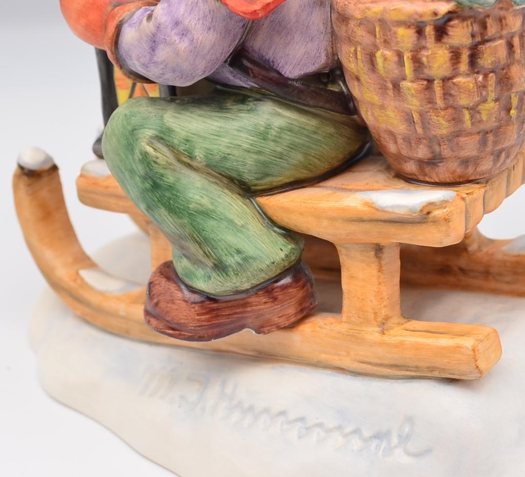 クリスマスに乗る　＃396　No.8　★フンメル人形　台付き　ご成約済み