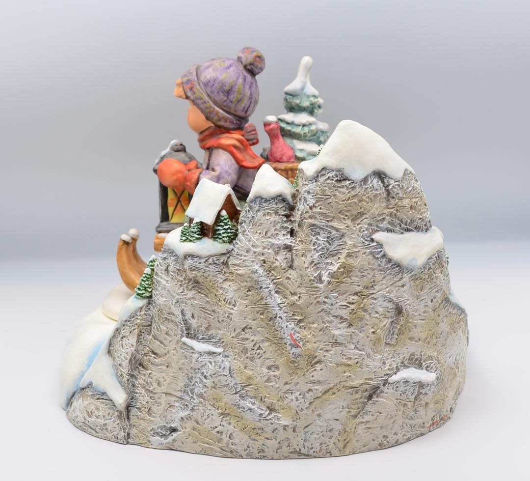 クリスマスに乗る　＃396　No.8　★フンメル人形　台付き　ご成約済み