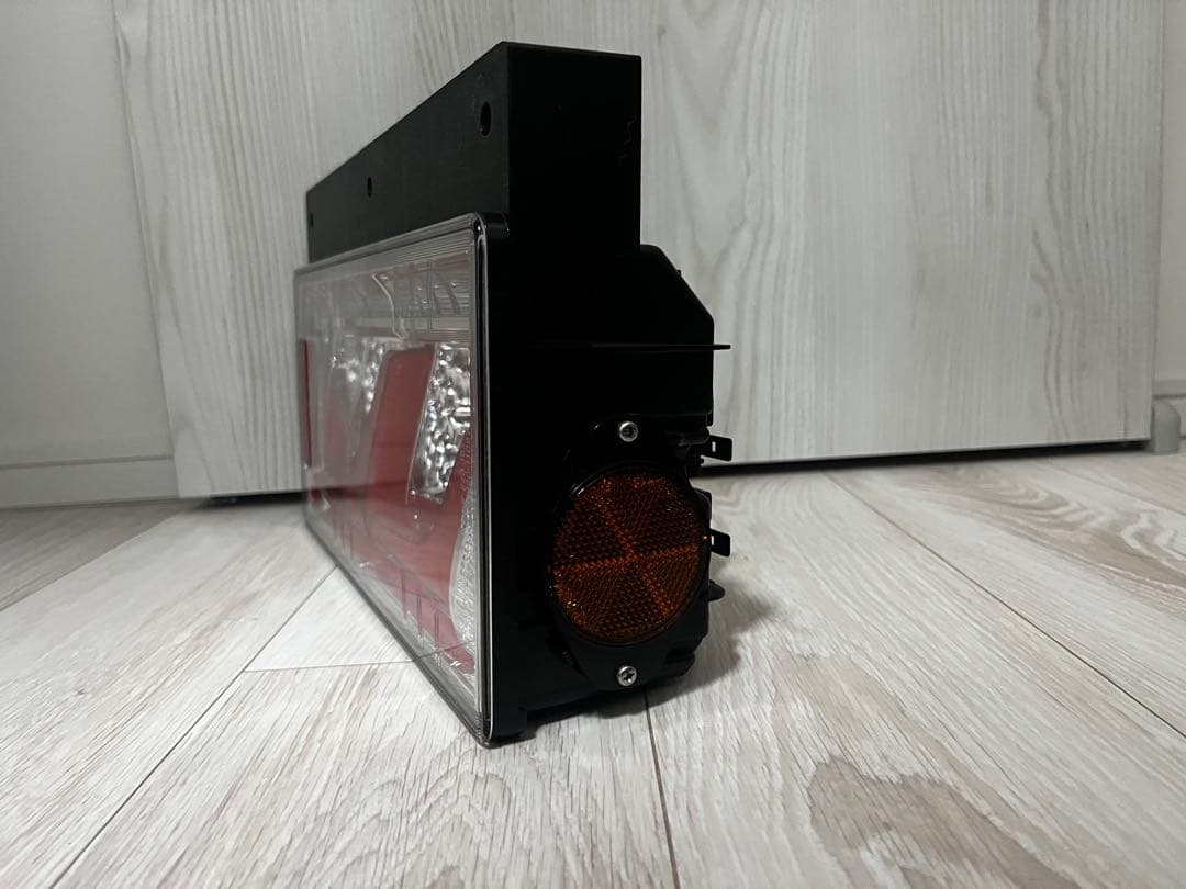 小糸　テールランプ　2連　LED 　ノーマルターン左右セット　新車外し