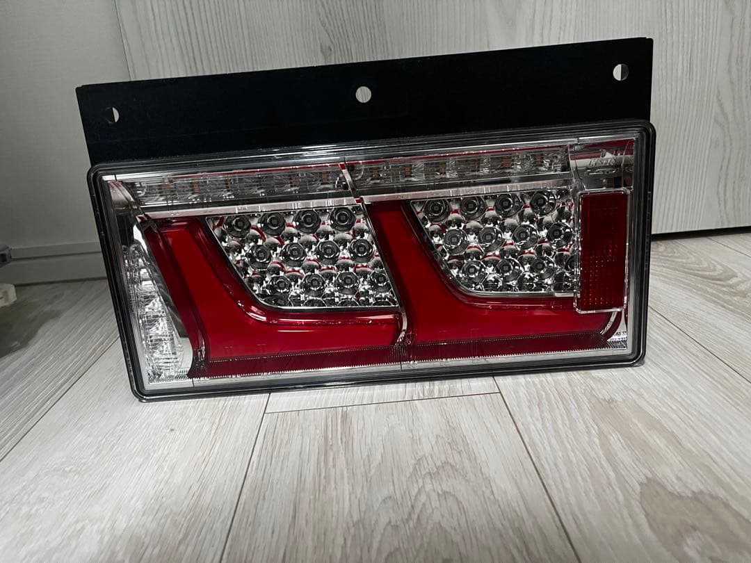 小糸　テールランプ　2連　LED 　ノーマルターン左右セット　新車外し