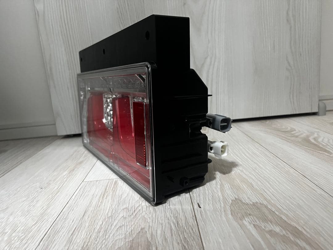 小糸　テールランプ　2連　LED 　ノーマルターン左右セット　新車外し