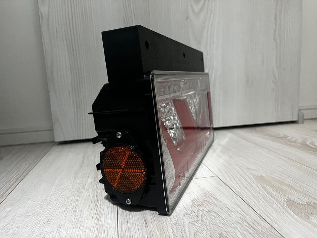 小糸　テールランプ　2連　LED 　ノーマルターン左右セット　新車外し