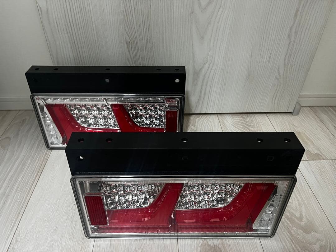 小糸　テールランプ　2連　LED 　ノーマルターン左右セット　新車外し