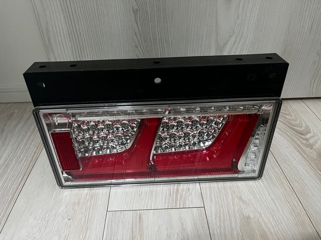 小糸　テールランプ　2連　LED 　ノーマルターン左右セット　新車外し