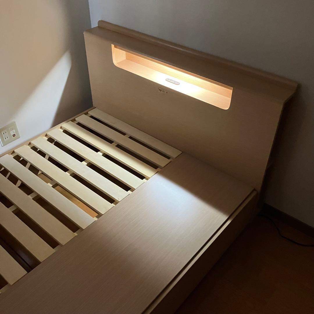 フランスベッド　ベッドフレームセミダブル　フレーム　引き出し　ライト　コンセント