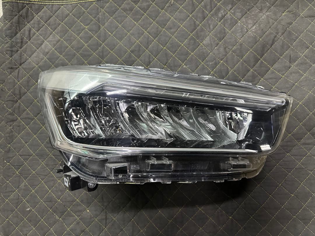 ライズ　右ヘッドライト　LEDライト　ICHIKOH 1991