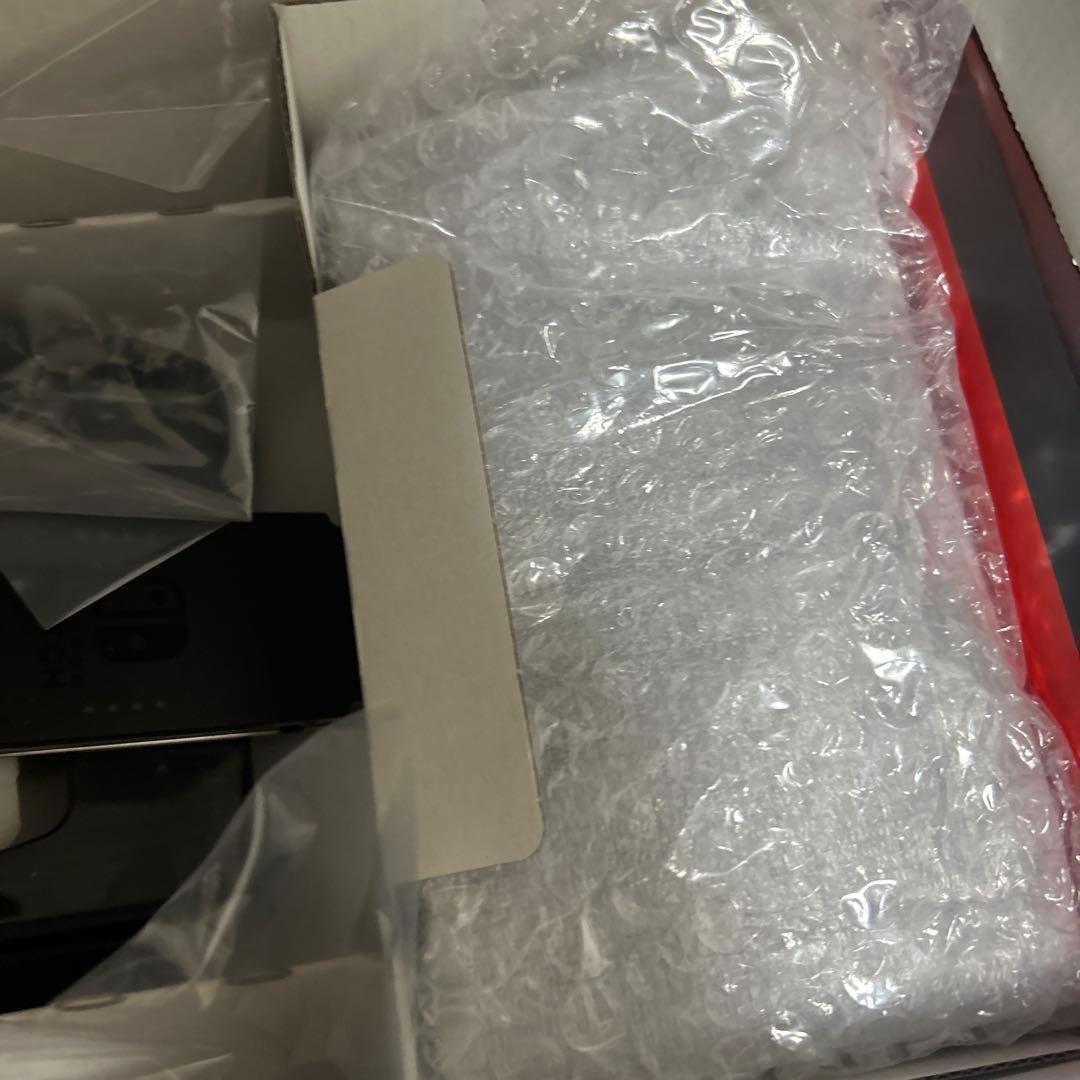 Nintendo Switch 本体 黒と黄色のJoy-Con