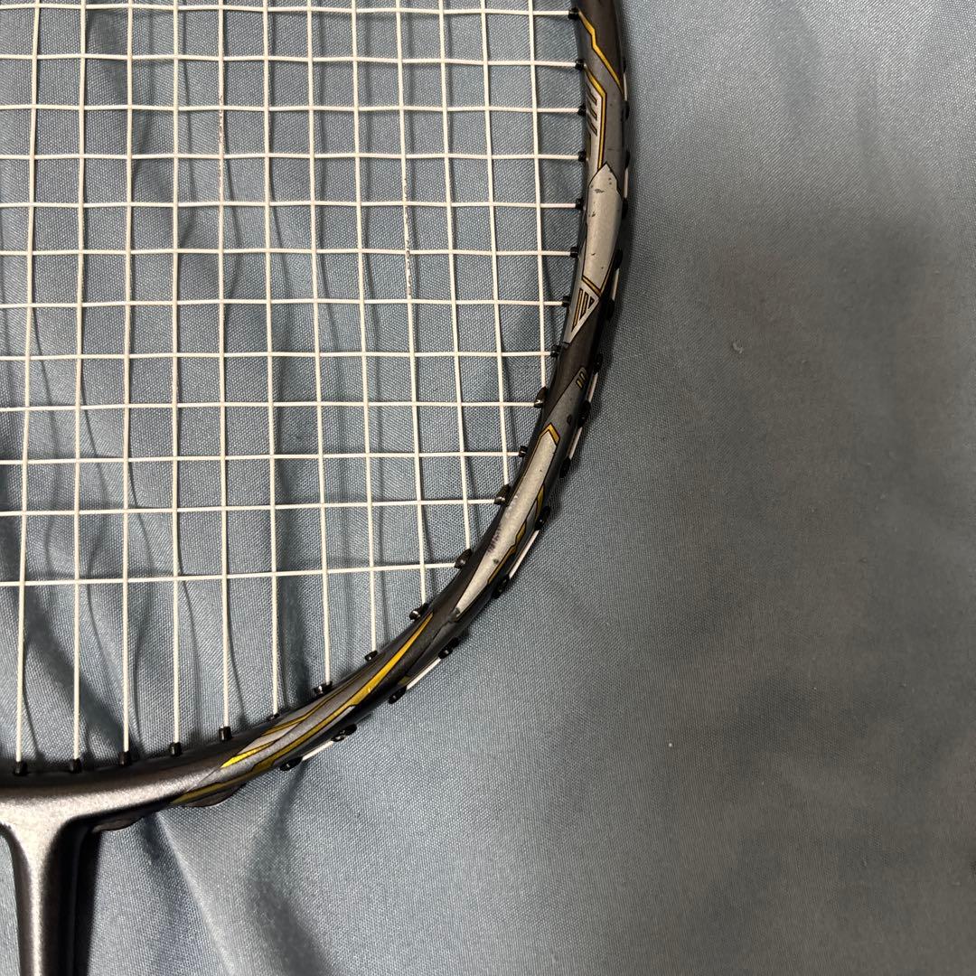 バドミントンラケット グラビタス8.0
