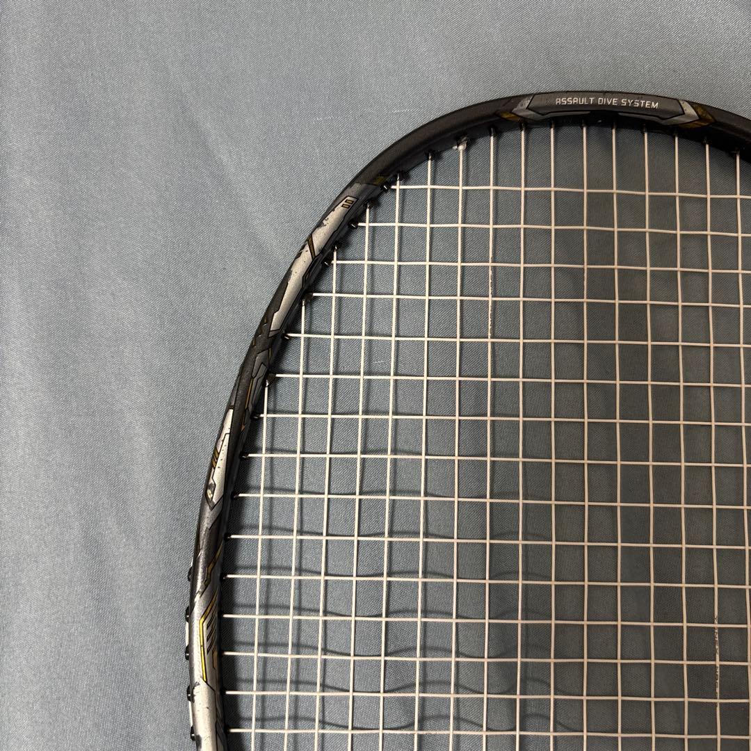 バドミントンラケット グラビタス8.0