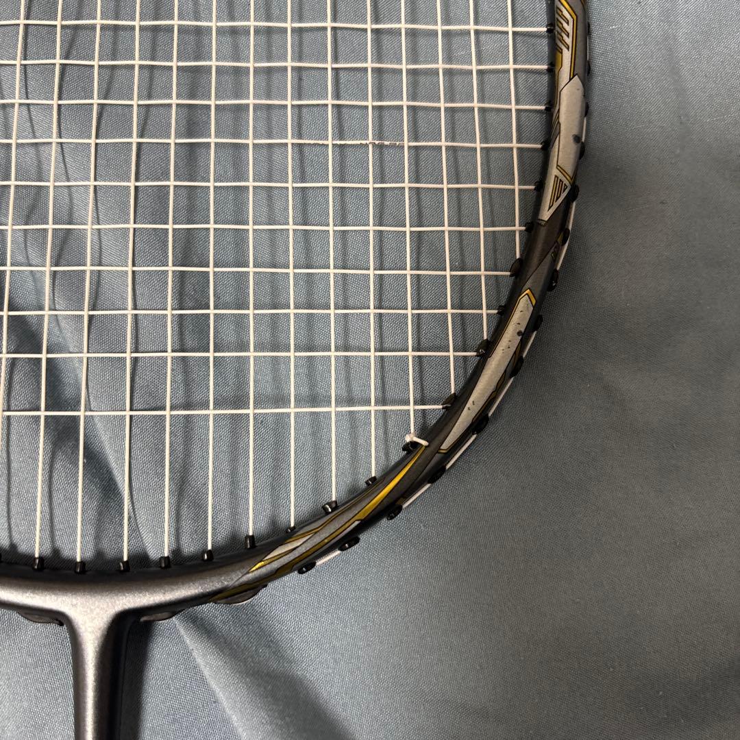 バドミントンラケット グラビタス8.0
