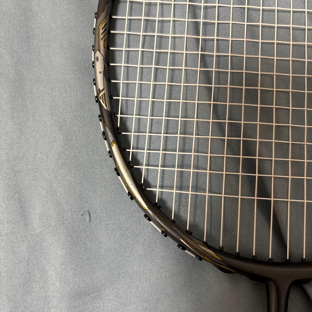 バドミントンラケット グラビタス8.0