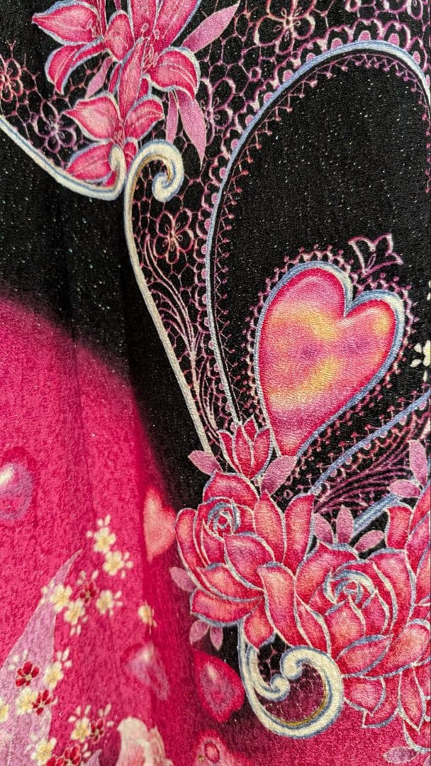 【現代柄•ハート】振袖 黒とピンクの花柄• ハートがポイント！L〜LＬサイズ