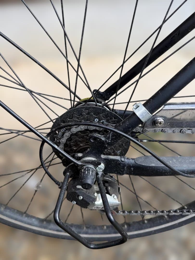 ブリヂストン クロスバイク 黒 前バスケット付き　原則引き取り限定