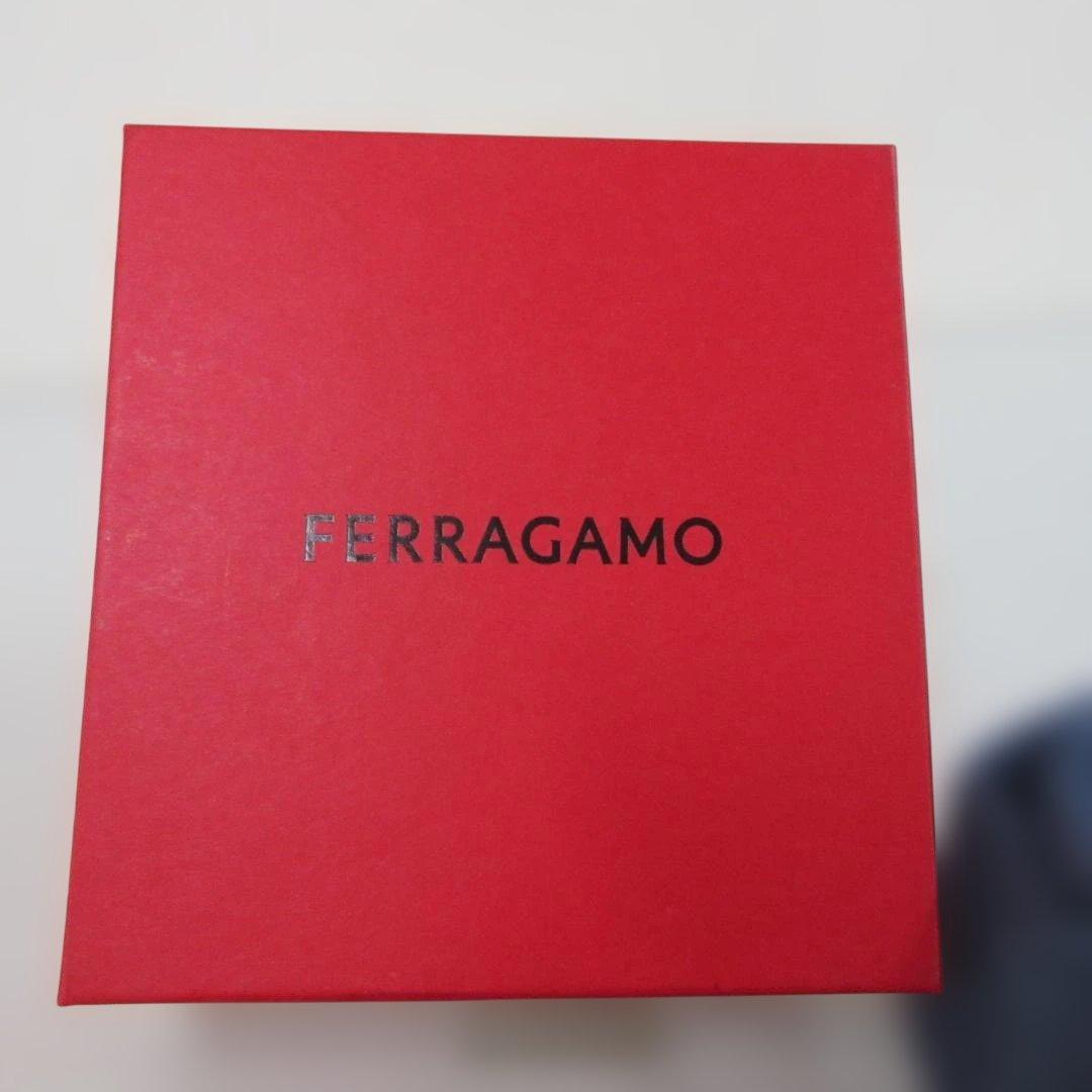 定価41800円の7割引フェラガモ絹カシミヤ新品箱付Ferragamoマフラー