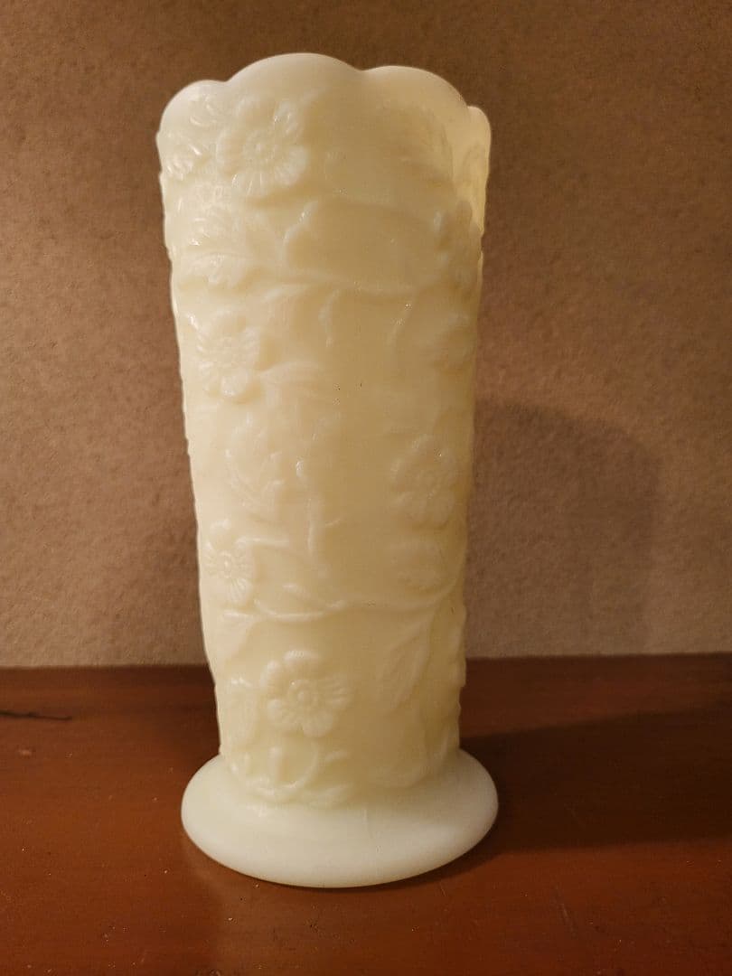 花瓶　フラワーベース　ウランガラス