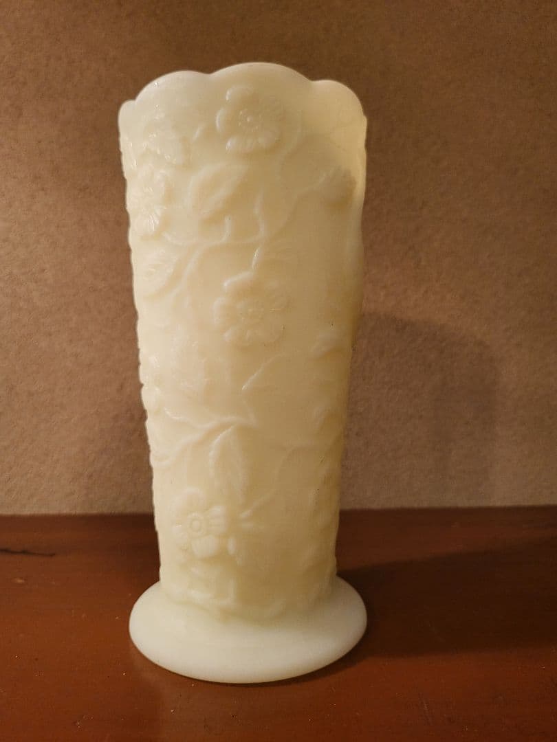 花瓶　フラワーベース　ウランガラス