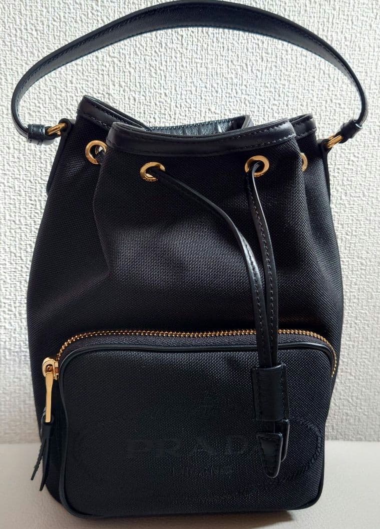 PRADA ブラック バケットバッグ
