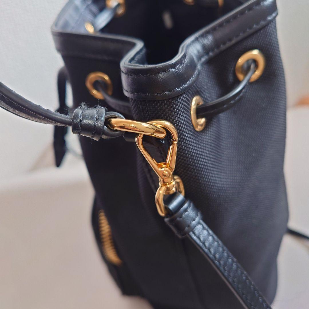 PRADA ブラック バケットバッグ