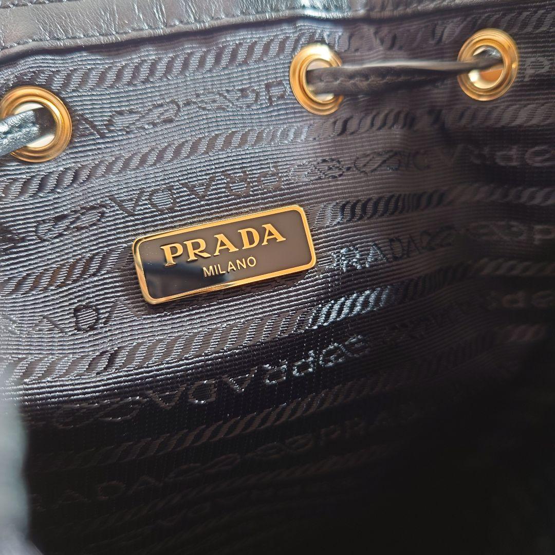 PRADA ブラック バケットバッグ