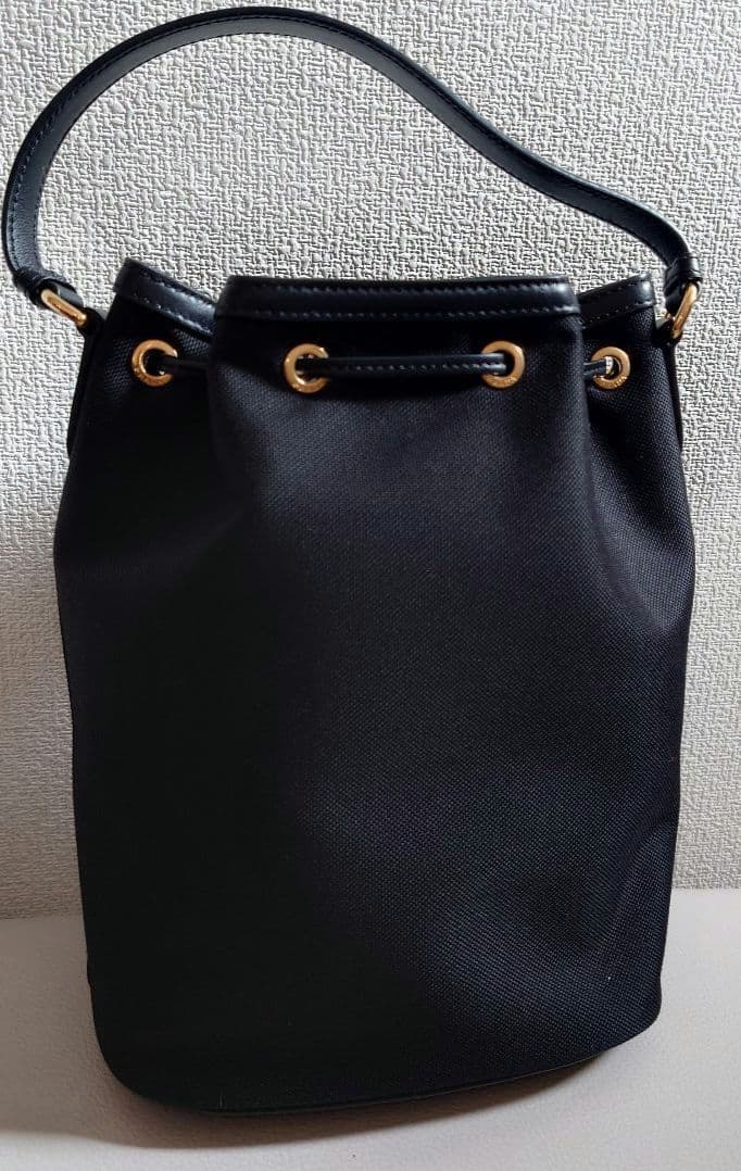 PRADA ブラック バケットバッグ