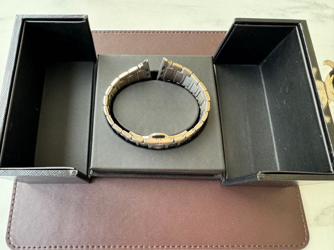 ゴールデンコンセプト /  II Titanium Grey