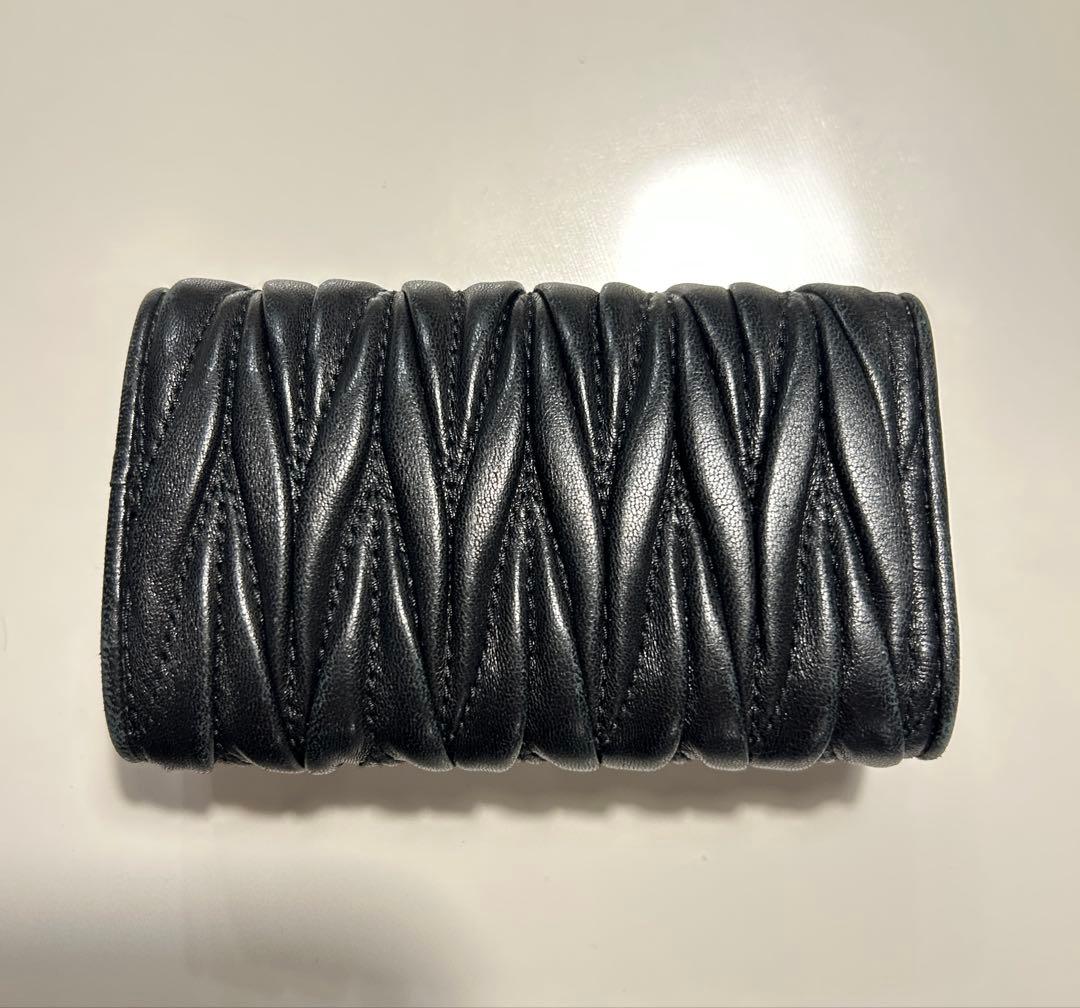MIUMIU マテラッセ レザーメタルロゴ 6連キーケース ネロ