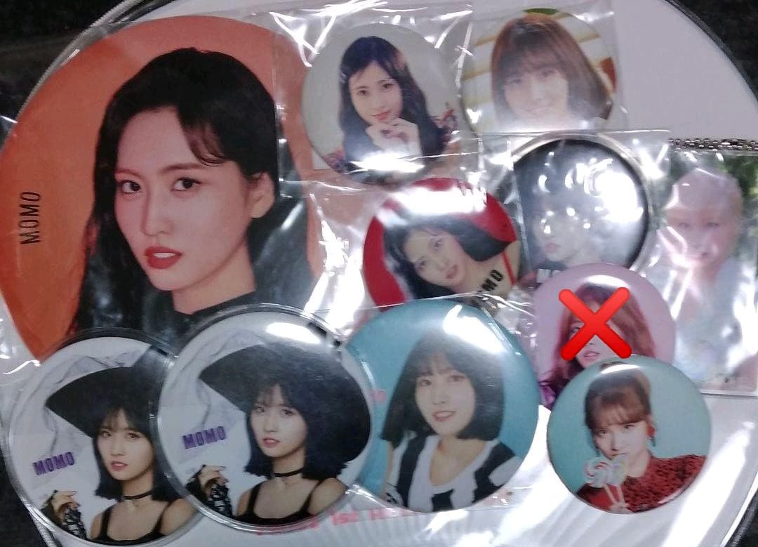 Twice　缶バッジ　モモ