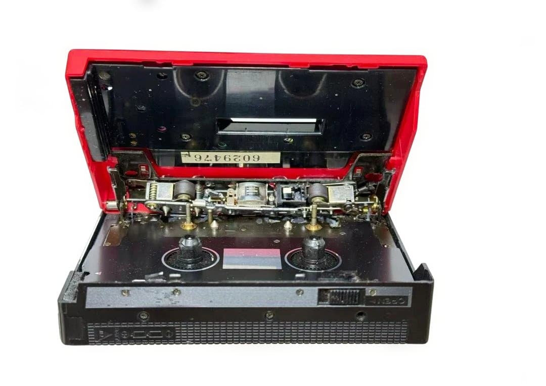 HITACHI カセットプレーヤー レッド