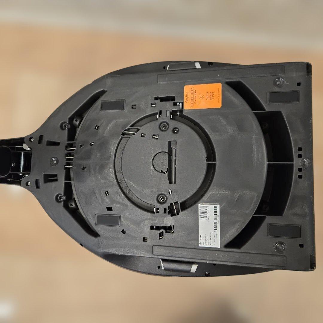 サイベックス　クラウド T i-Size/プラチナムホワイトプラス　と　ベースT