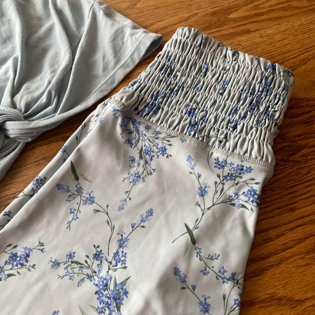 美品　SUKALA 勿忘草レギンスSと水色トップス