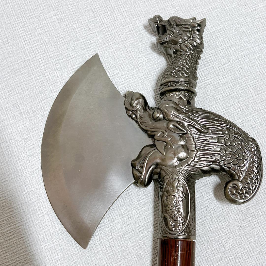 【希少✨】バトルアックスの壁掛け　中世ヨーロッパ風の壁掛け　鉄製で重量感あり