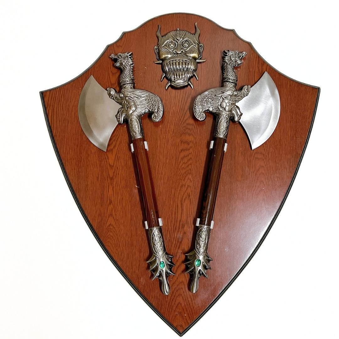 【希少✨】バトルアックスの壁掛け　中世ヨーロッパ風の壁掛け　鉄製で重量感あり