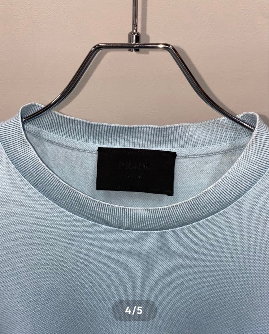 PRADA プラダ　トライアングルロゴTシャツ