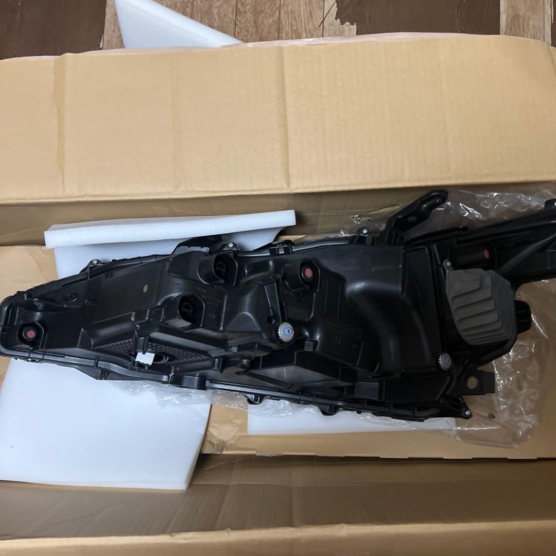 レクサス純正、ES300h AXZH11後期右LEDヘッドライト