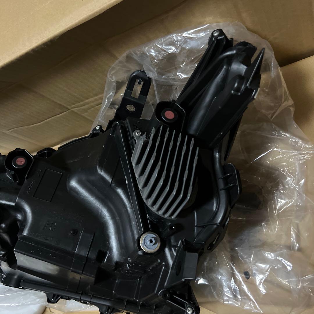 レクサス純正、ES300h AXZH11後期右LEDヘッドライト