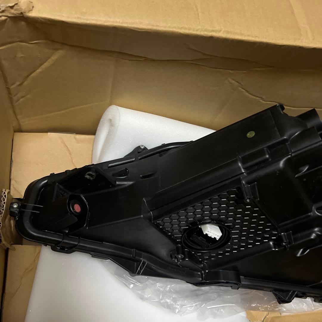 レクサス純正、ES300h AXZH11後期右LEDヘッドライト