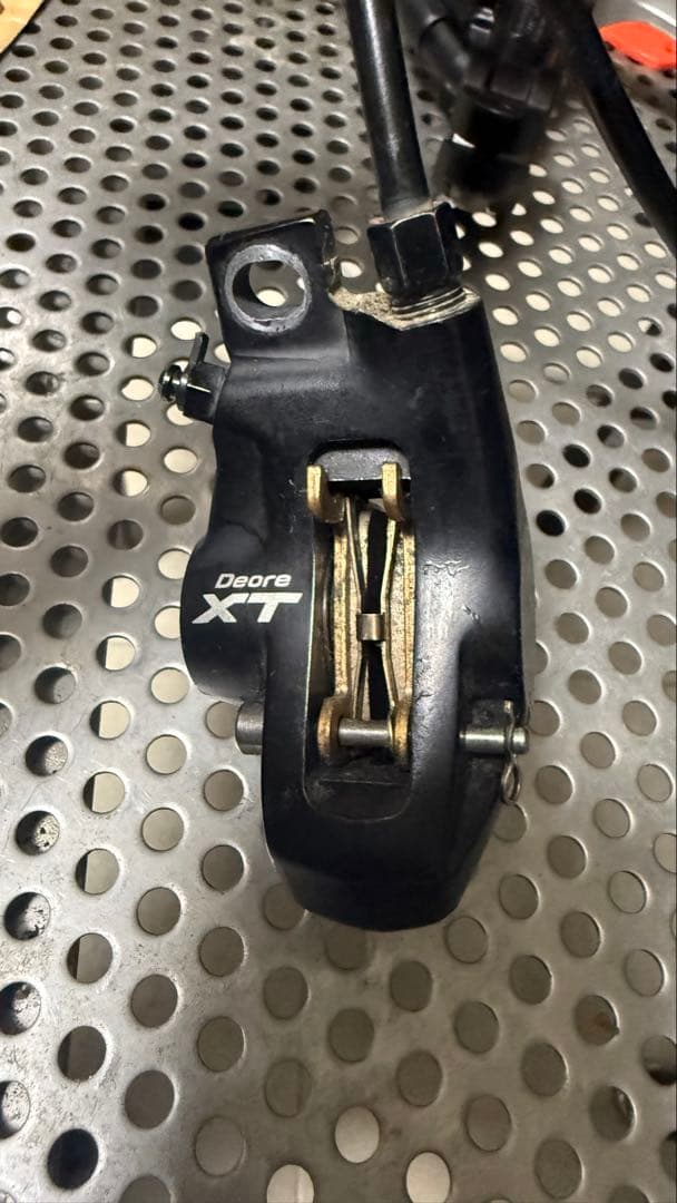 Shimano Deore XT M775ブレーキ（前後）+純正メタル1セット