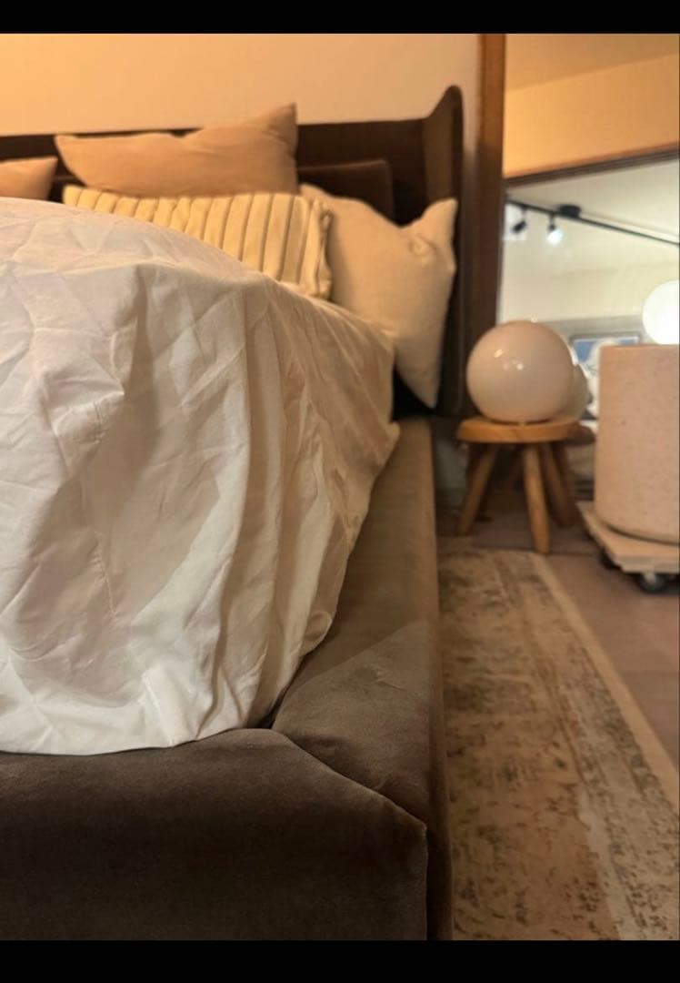 Bo Concept Austin クイーンサイズベッド　マットレス付き