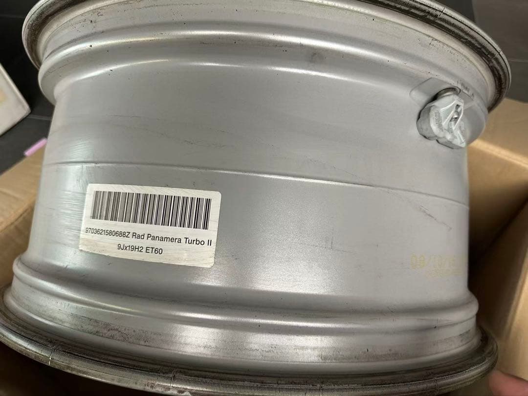 美品　ポルシェ　純正　パナメーラ　ホイール　空気圧センサー付き　19インチ