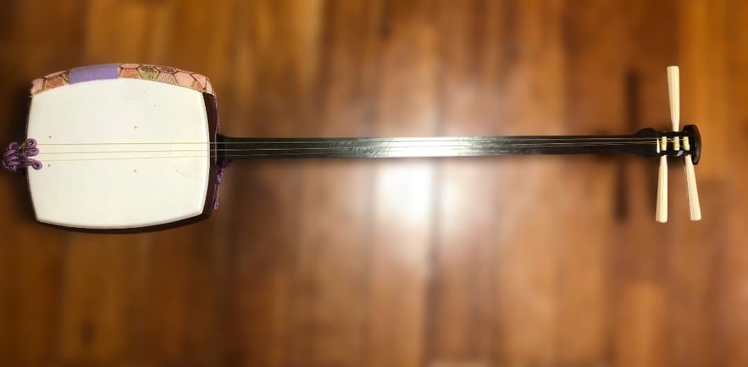 三味線ケースと三味線,高級バチ