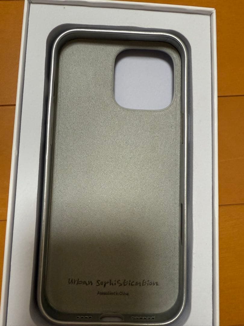 iPhoneアクセサリー urban sophistication chrome