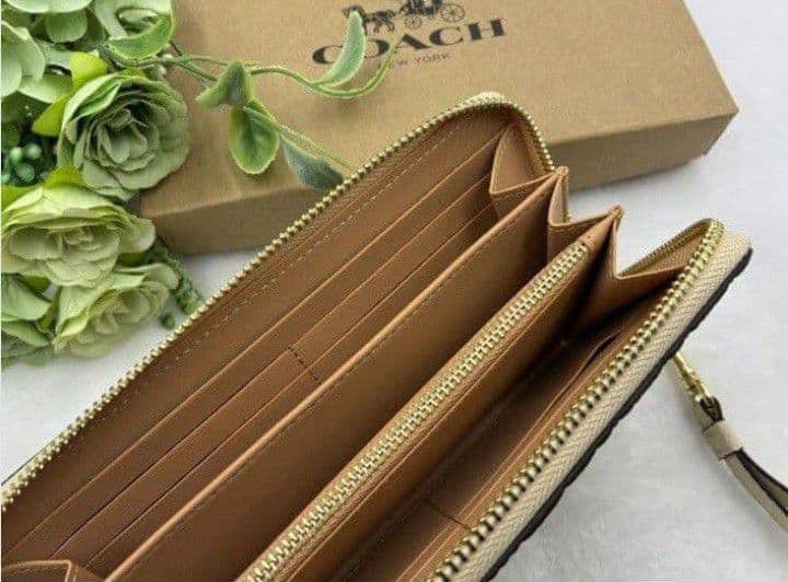 新品未使用コーチ長財布ロゴシグネチャーホワイトレディースメンズ送料無料即日発送