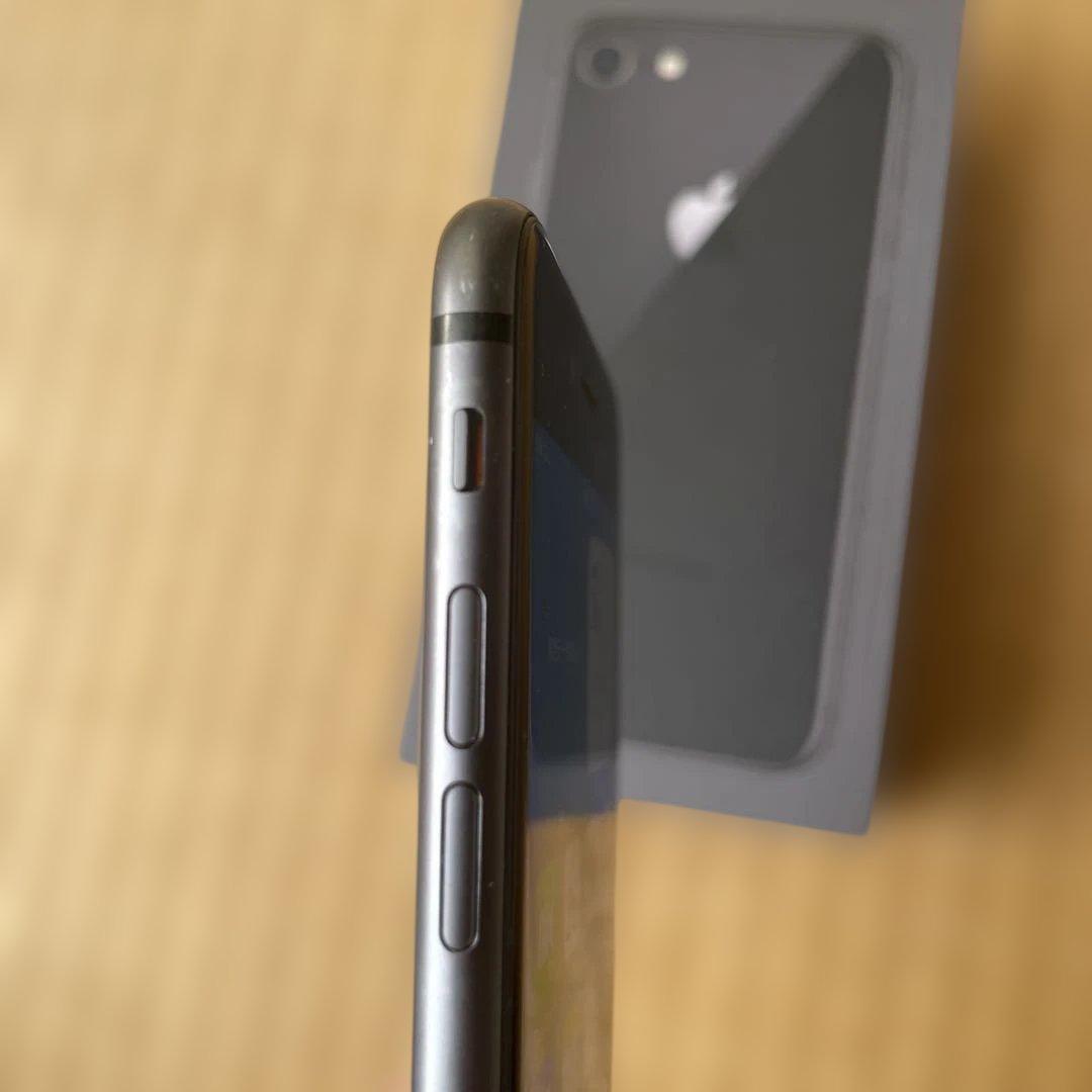 Apple iPhone8ブラック 本体