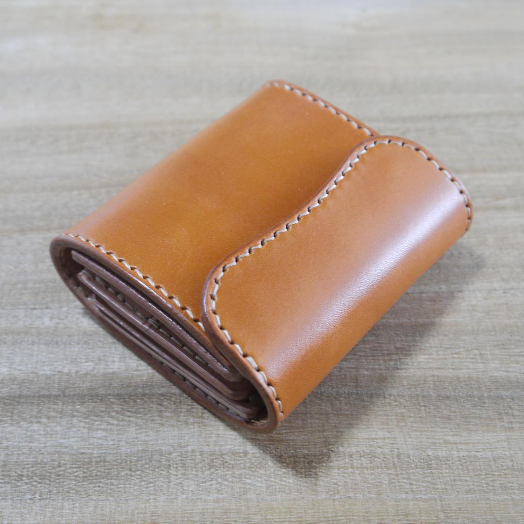 ヌメ革　栃木レザー　サドルレザー　赤タグ付き　コンパクトウォレット　三つ折り